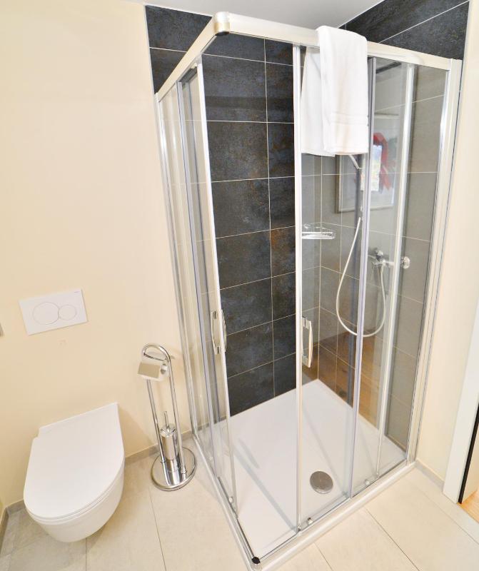 Small Double Room image 3
