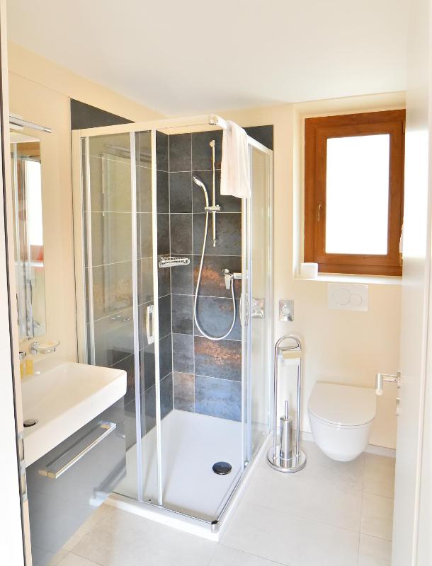 Standard Double Room image 3