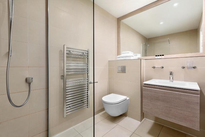 Accessible One Bedroom Lodge with balcony image 2