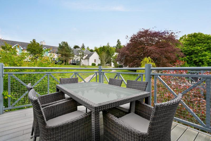 2 Bedroom Lodge with Balcony image 1