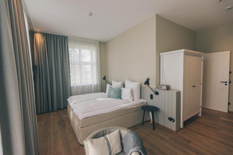 Double Room with Terrace and water view image 4