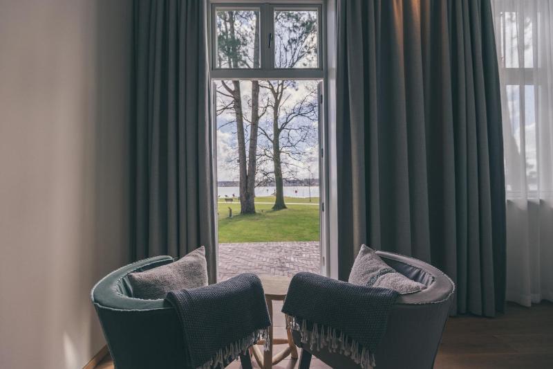 Double Room with Terrace and water view image 2