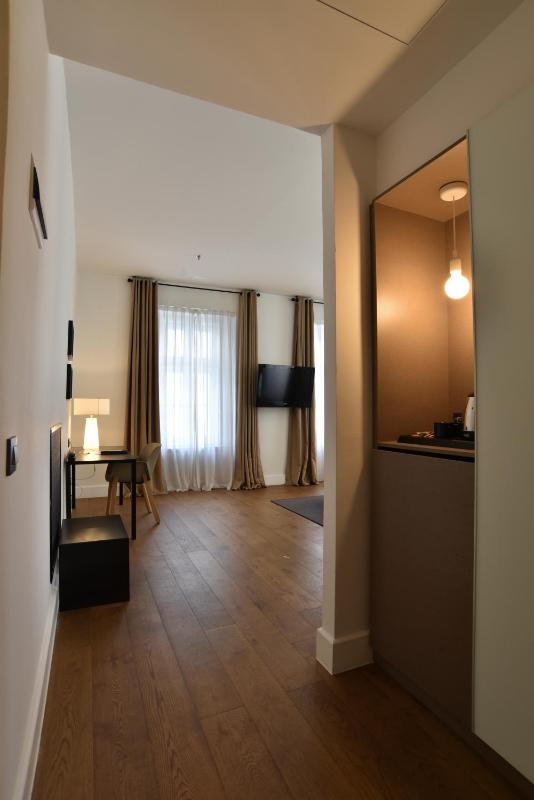 Premium Double Room image 2