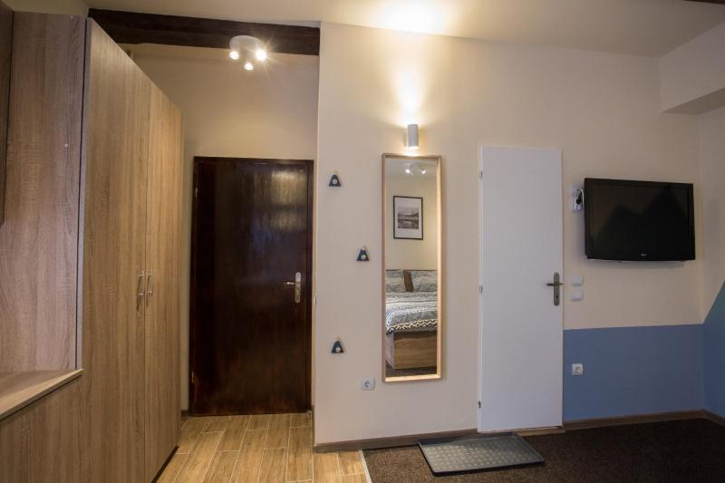 Superior King Room image 3