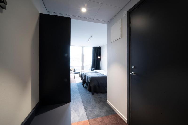 Superior Double or Twin Room image 4