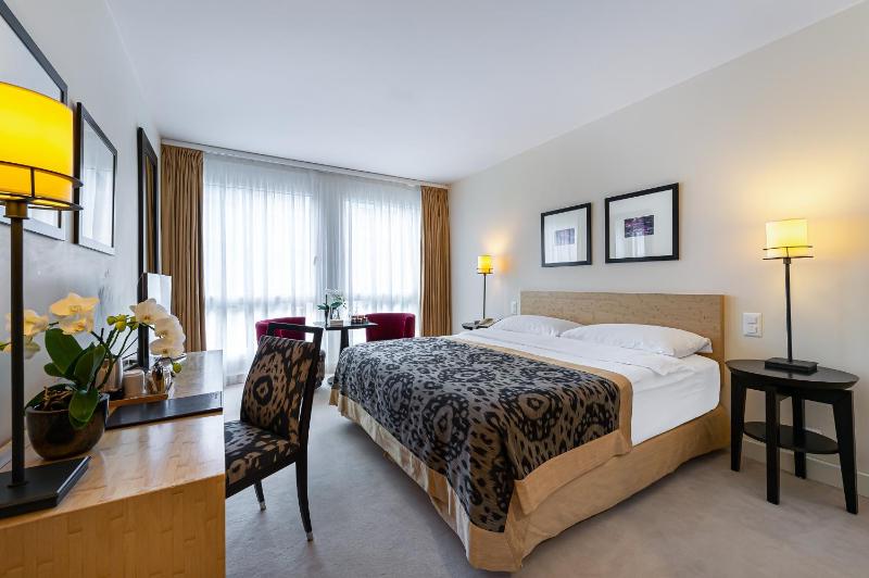 Classic Double Room with Garden View image 4