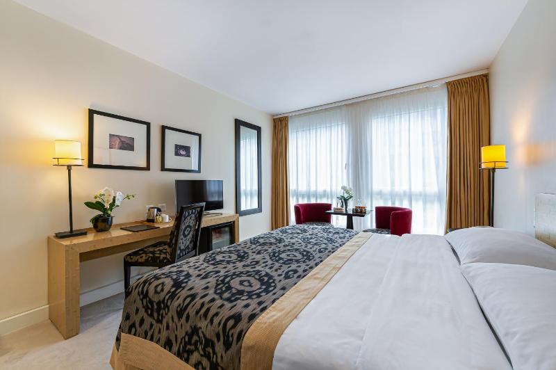 Classic Double Room with Garden View image 3