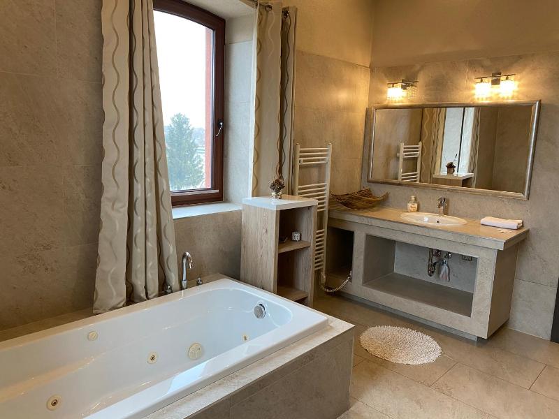 Deluxe Double Room with Bath image 2