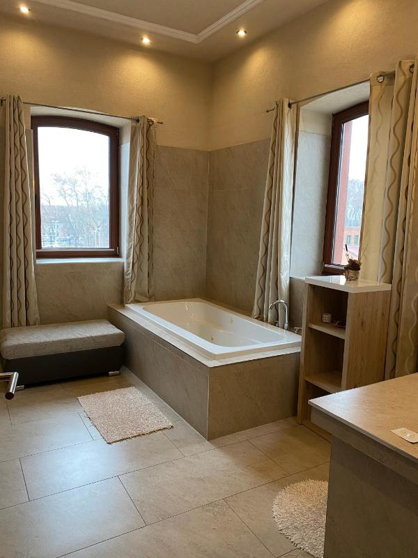 Deluxe Double Room with Bath image 3