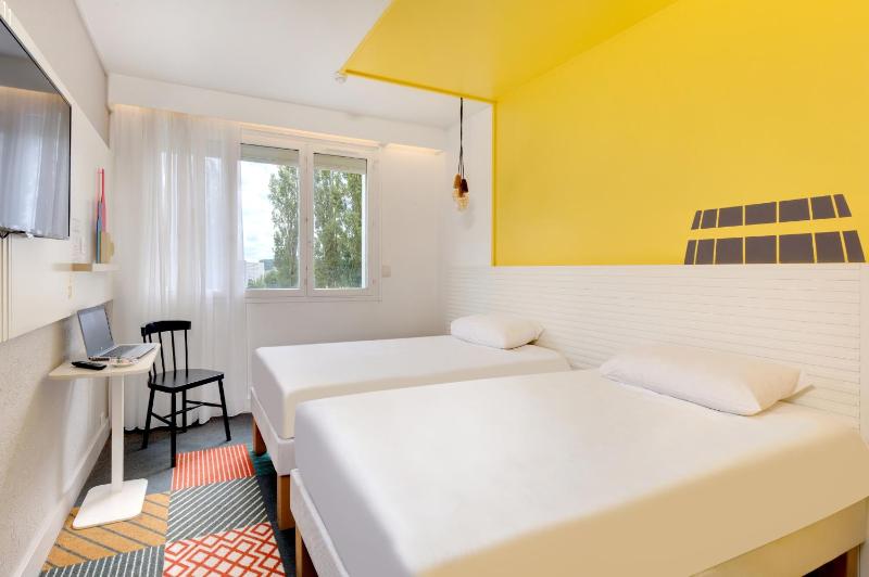 Standard Twin Room image 1