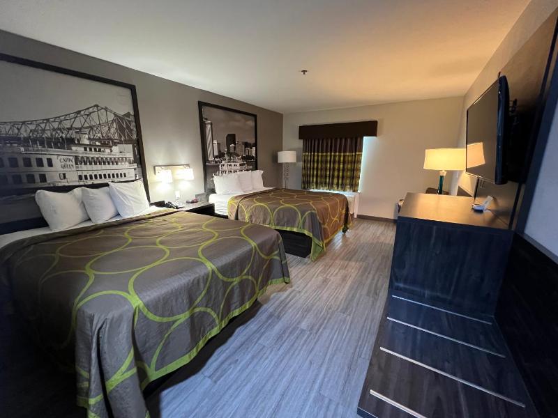Queen Room with Two Queen Beds - Non-Smoking image 2