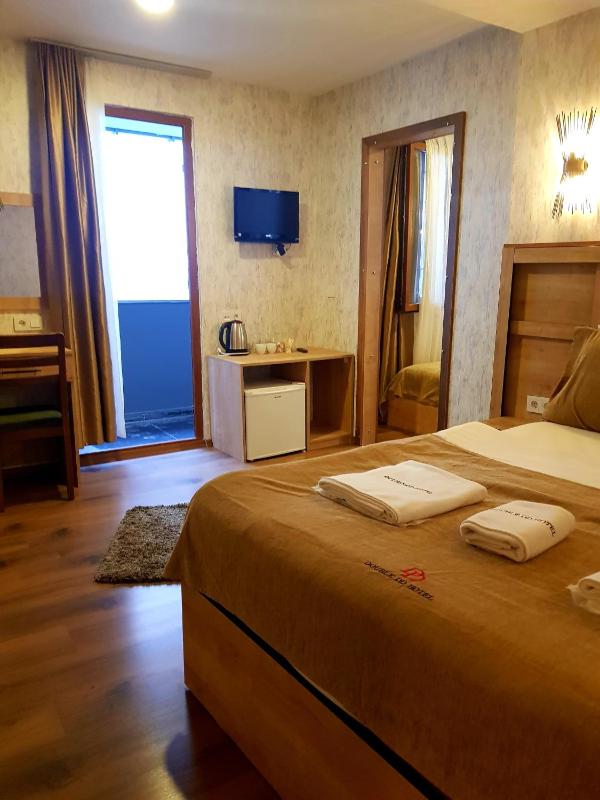 Triple Room with Balcony image 1