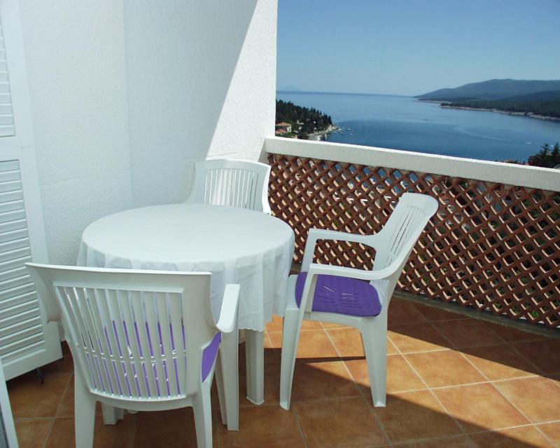 One-Bedroom Apartment with Terrace and Sea View image 4