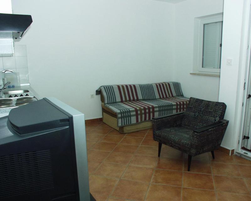 One-Bedroom Apartment with Terrace and Sea View image 1