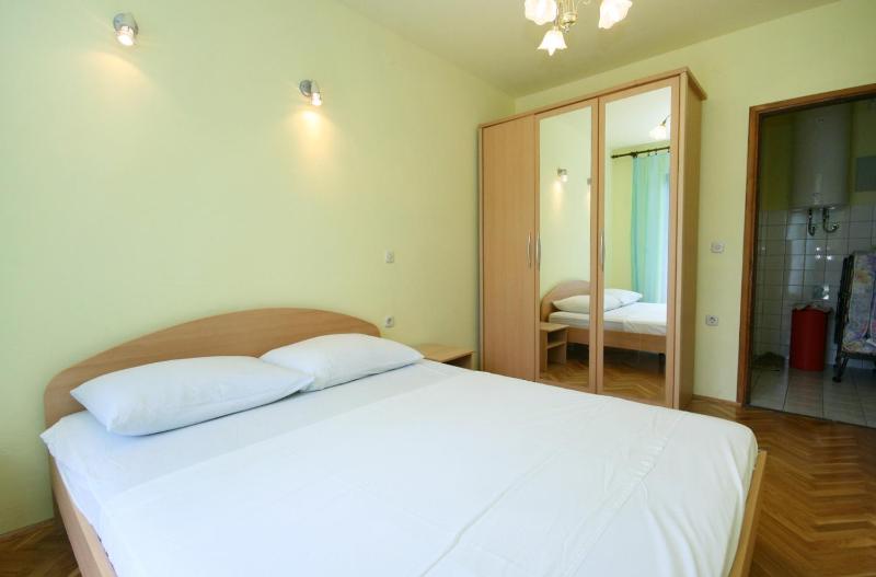 One-Bedroom Apartment with Terrace image 3