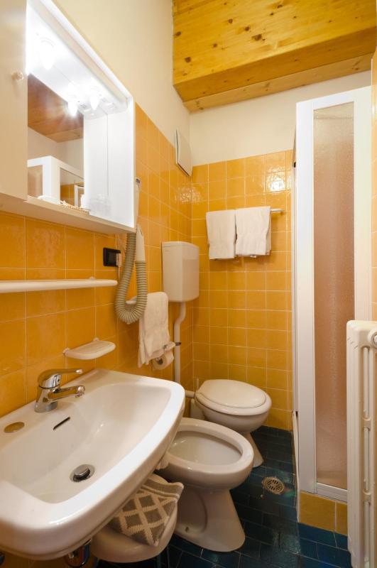 Economy Double or Twin Room image 2