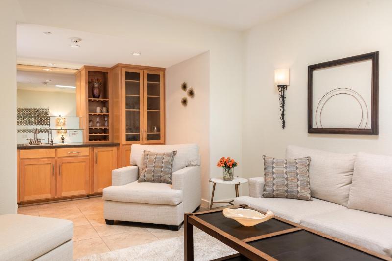 Suite with Lake View image 4