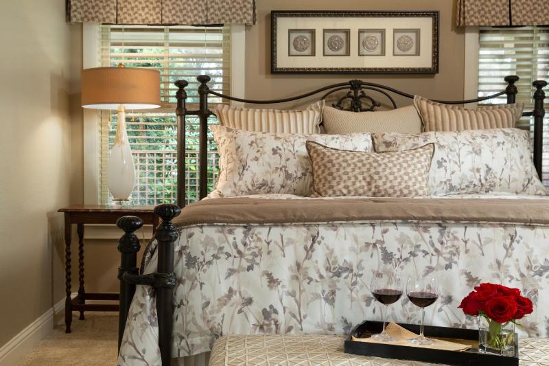 Guest House with King Bed image 3