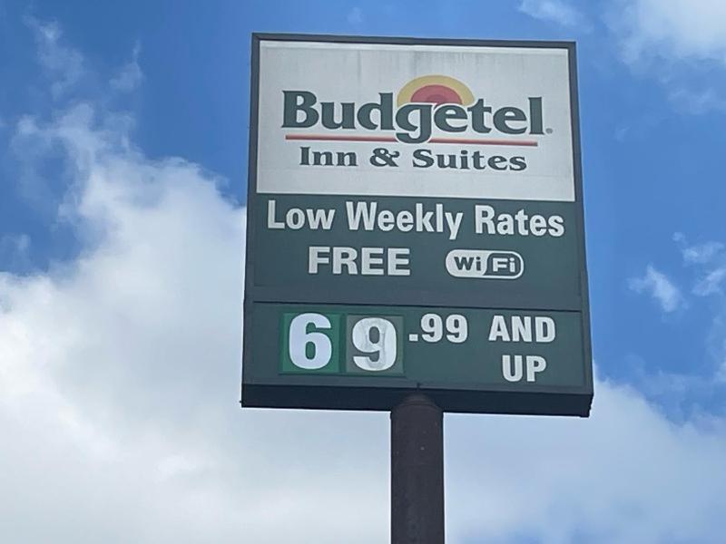Budgetel Inn and Suites - Louisville - image 11