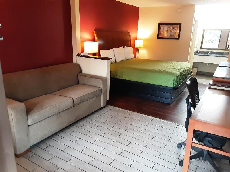 King Suite with Sofa Bed - Smoking image 1