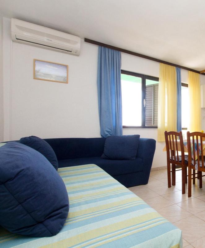 One-Bedroom Apartment with Terrace and Sea View image 1