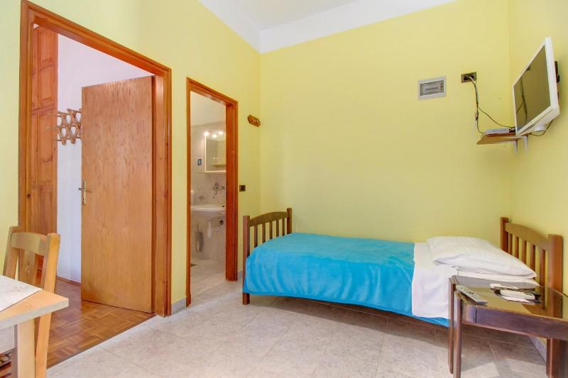 One-Bedroom Apartment with Terrace and Sea View image 1