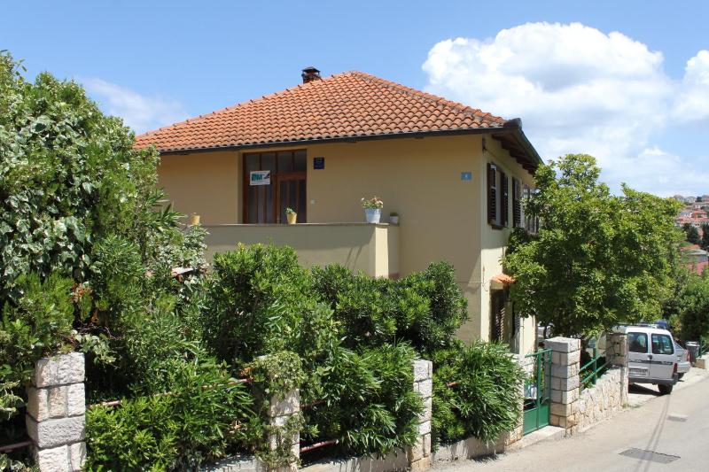 Apartments and rooms with parking space Mali Losinj (Losinj) - 2497 - image 1