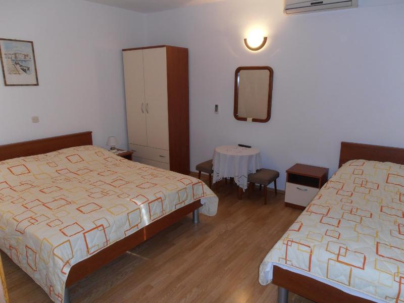 One-Bedroom Apartment image 1