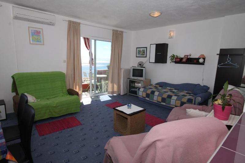 One-Bedroom Apartment with Balcony and Sea View image 1