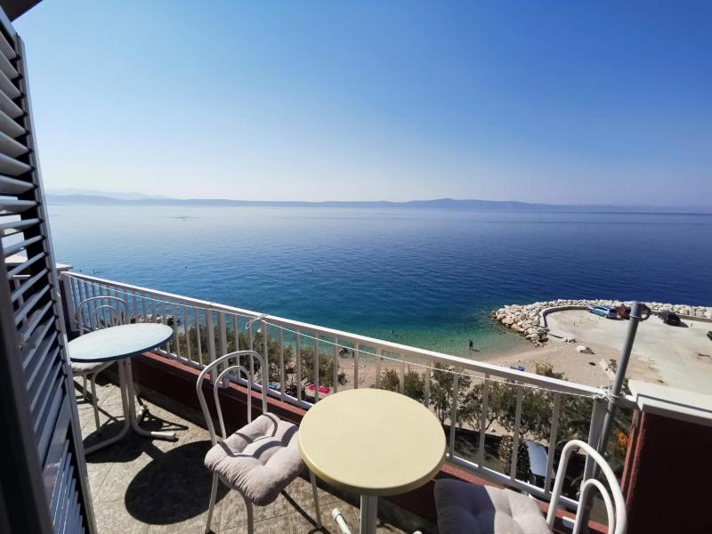 Studio with Balcony and Sea View image 3
