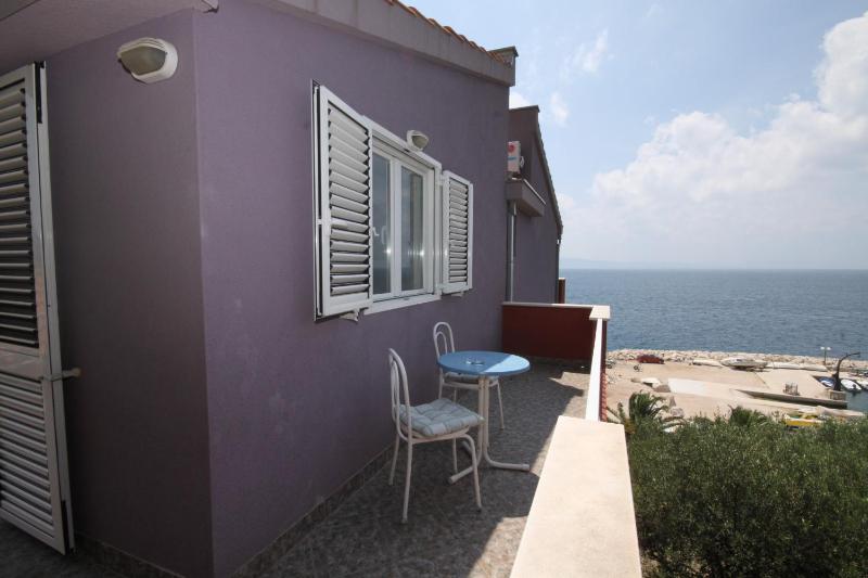 Studio with Balcony and Sea View image 3