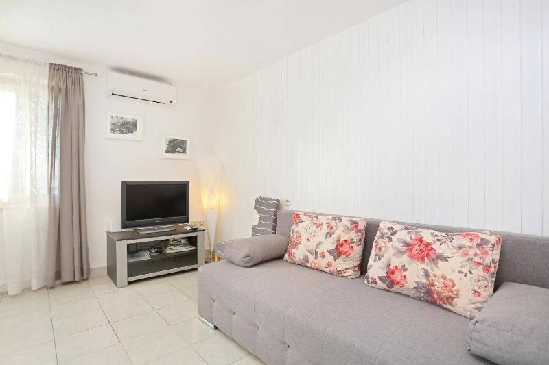 Two-Bedroom Apartment with Balcony and Sea View image 1