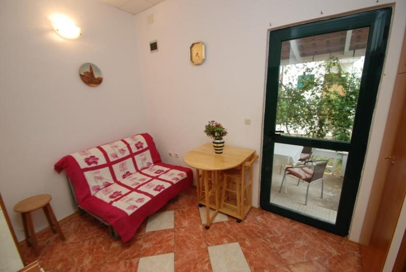 One-Bedroom Apartment with Terrace image 4