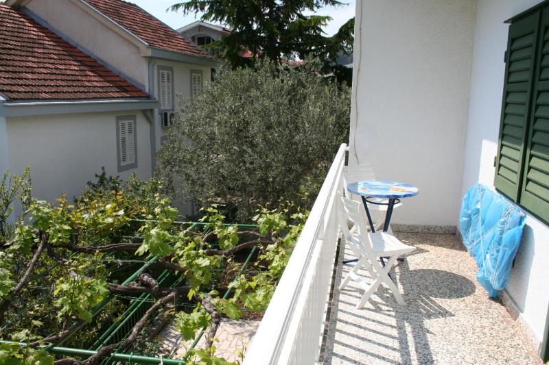 One-Bedroom Apartment with Balcony image 4