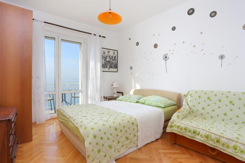 Three-Bedroom Apartment with Terrace and Sea View image 1