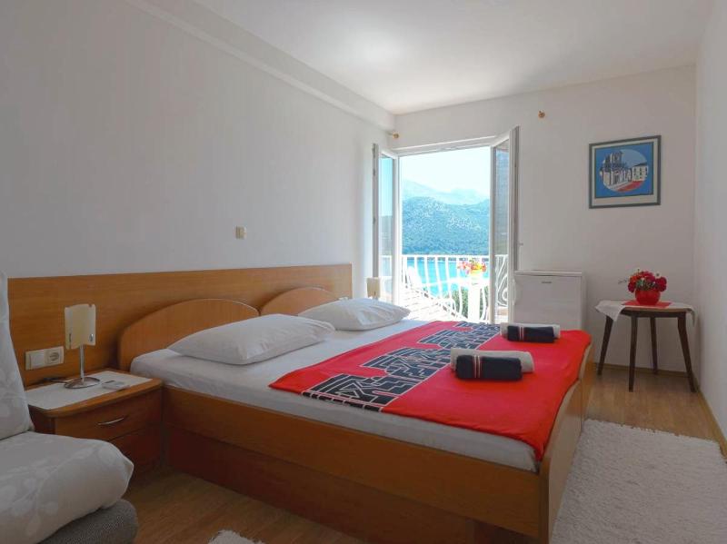 Double Room with Balcony and Sea View image 1