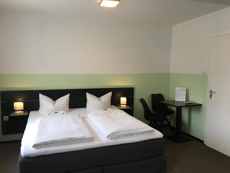 Double Room image 3