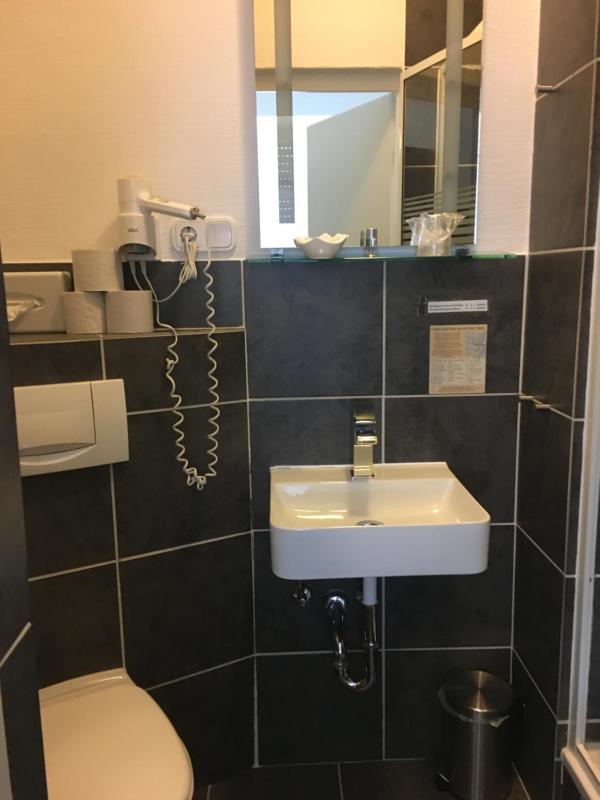 Single Room image 4