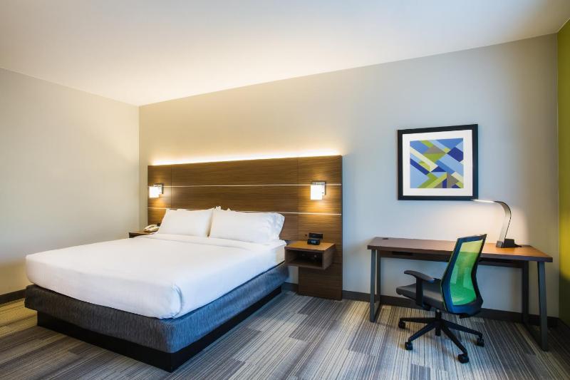 King Suite with Sofa Bed image 4