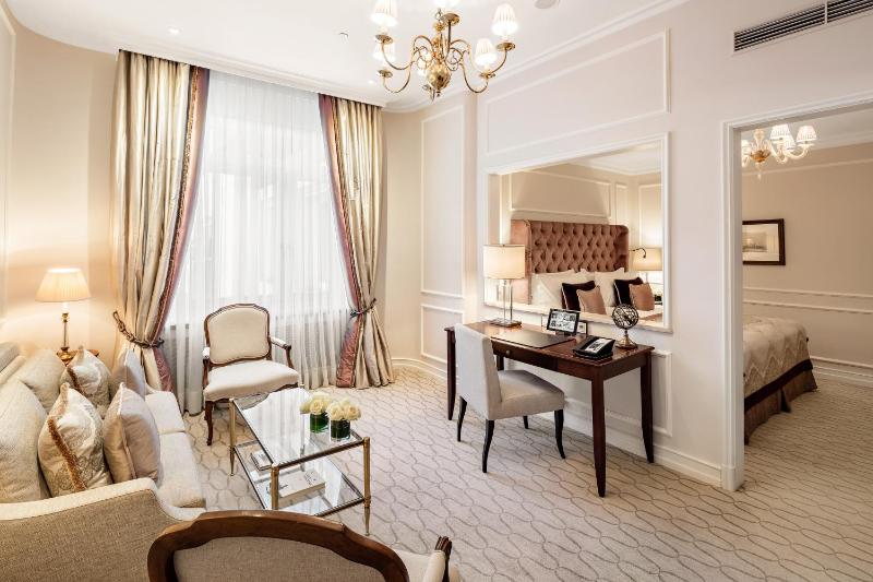Junior Suite with Garden View image 4