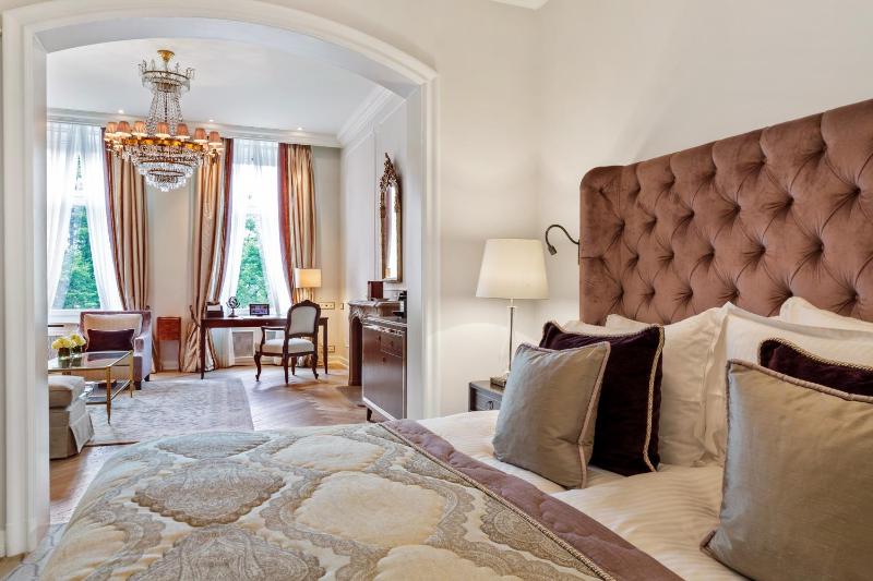 Junior Suite with Lake View image 4