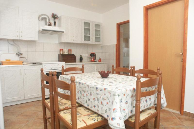 Two-Bedroom Apartment with Terrace and Sea View image 4