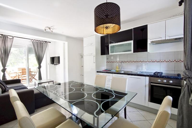 Two-Bedroom Apartment with Terrace image 4