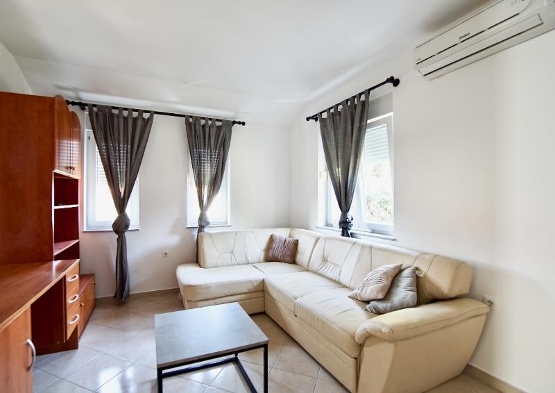 Three-Bedroom Apartment with Terrace image 1