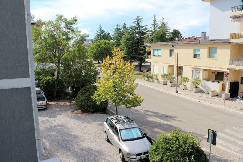 One-Bedroom Apartment image 4