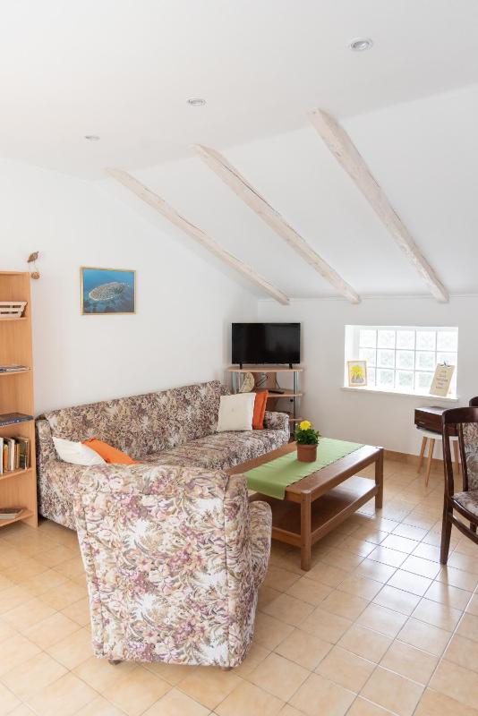 Three-Bedroom Apartment with Terrace and Sea View image 1