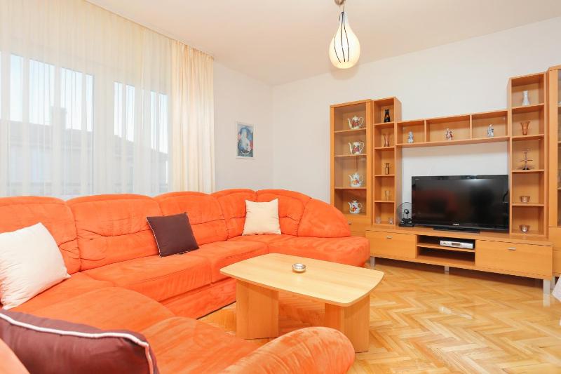 Apartments with parking space Podstrana Split - 10249 - image 17