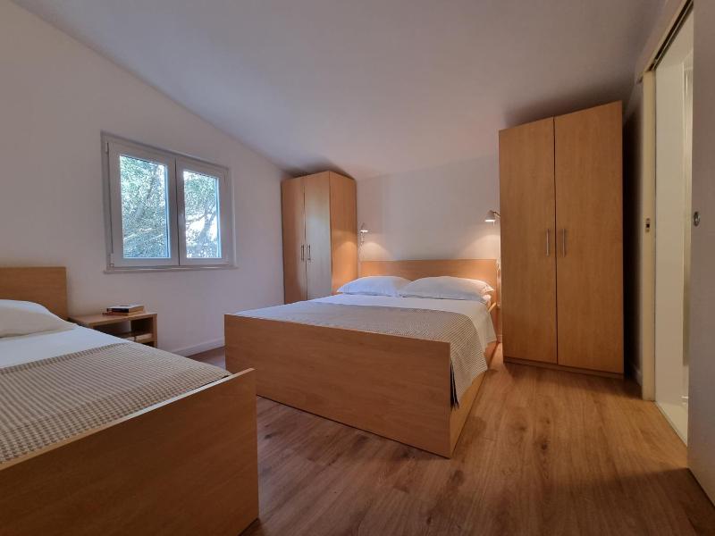One-Bedroom Apartment with Balcony and Sea View image 1