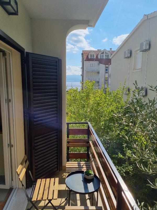 One-Bedroom Apartment with Balcony and Sea View image 2