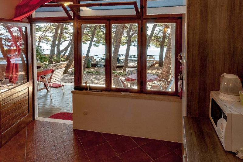 Three-Bedroom Apartment with Terrace and Sea View image 4